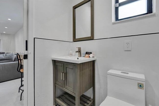 Building Photo - 5140 N 37th St