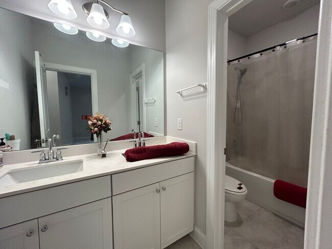 Building Photo - 413 Kinross Ln