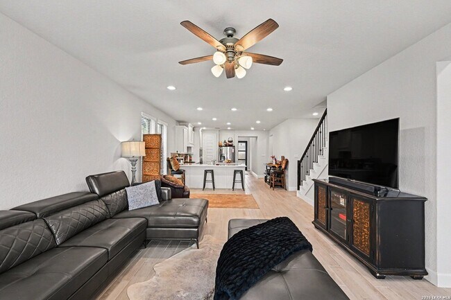 Building Photo - 14422 Hondo Knot
