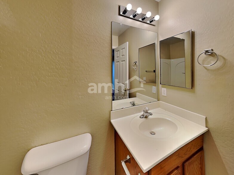 Building Photo - 7006 W Irwin Ave