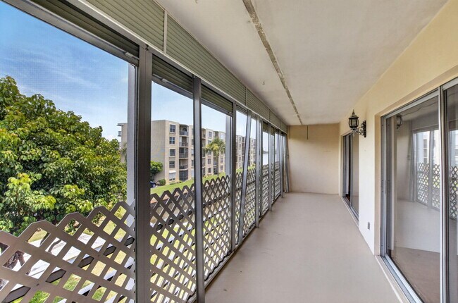 Building Photo - 200 Waterway Dr S