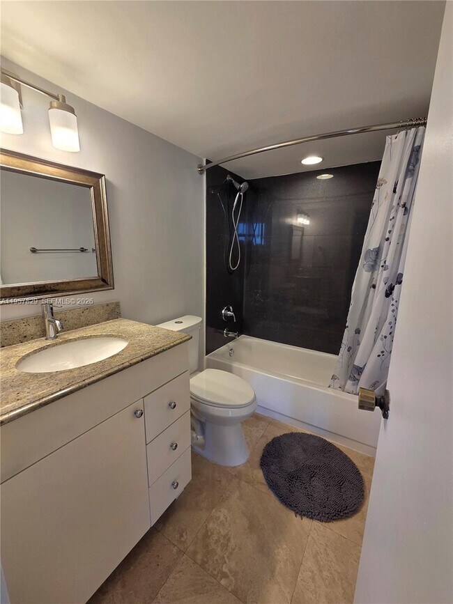 Building Photo - 2715 Tigertail Ave