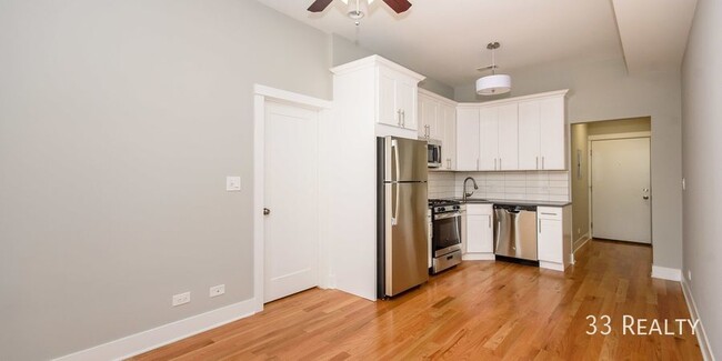 Primary Photo - 2125 W Chicago Ave