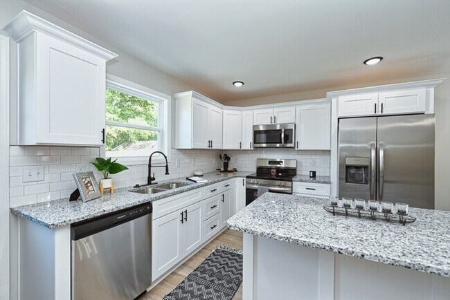 Building Photo - 146 N Trigg Ave