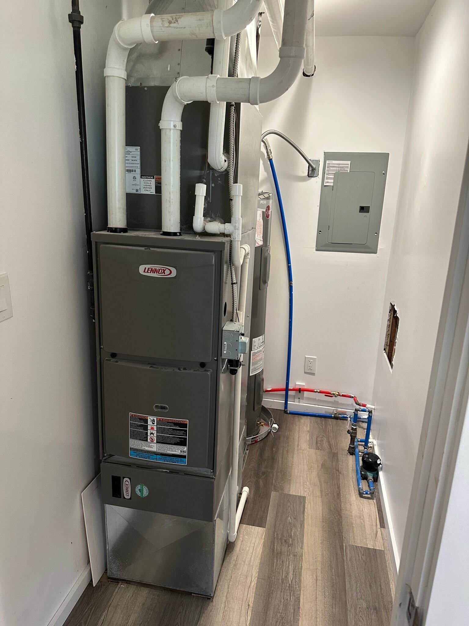 Building Photo - 414 Maple Dr