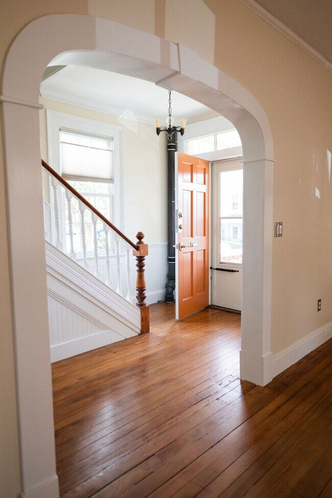 Primary Photo - 208 9th St NW