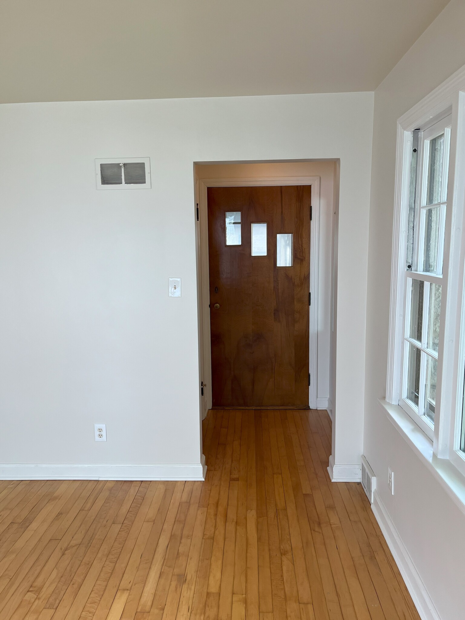 Front Entry - 632 N Superior St
