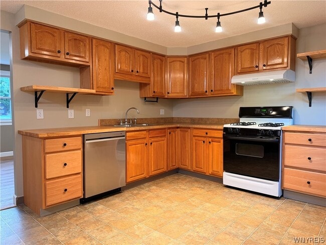 Building Photo - 4890 Bussendorfer Rd