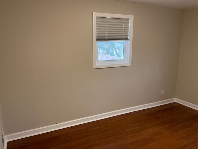 Building Photo - Fully updated 4BR 2BA single family brick home in Connecticut Ave Estates