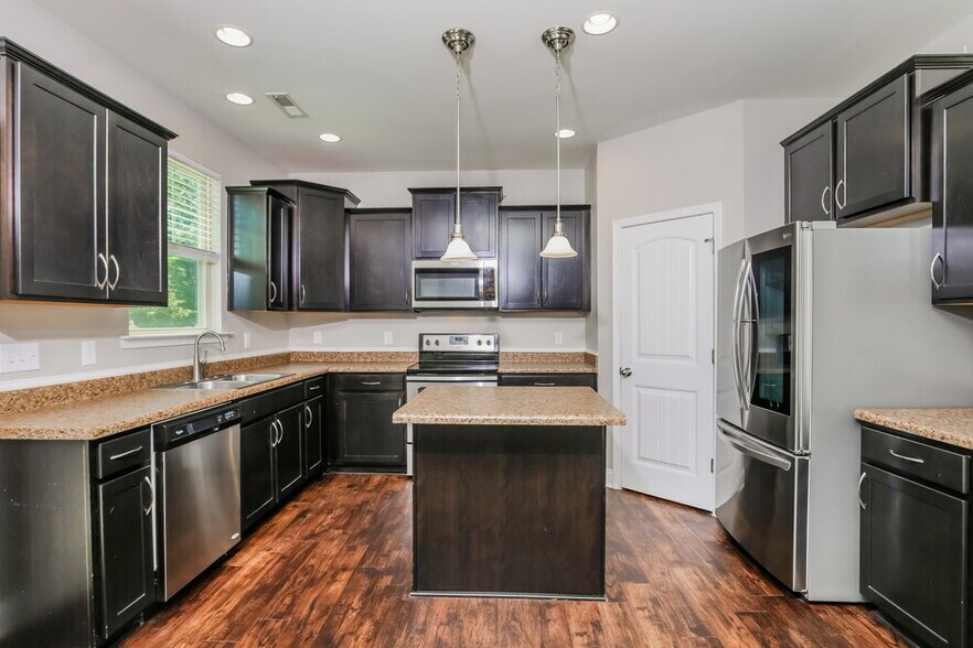 Building Photo - 3417 Snowberry Dr