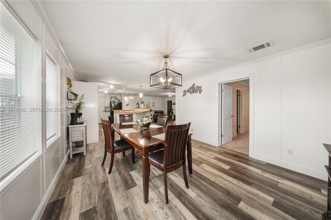 Building Photo - 755 N Quebrada St