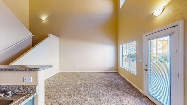 Building Photo - ** 2 weeks free rent. Excluding recurring fees** 2 BDR / 2.5 BATH SPACIOUS HOME
