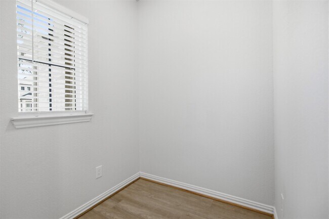 Building Photo - 40330 Bay Warbler Wy