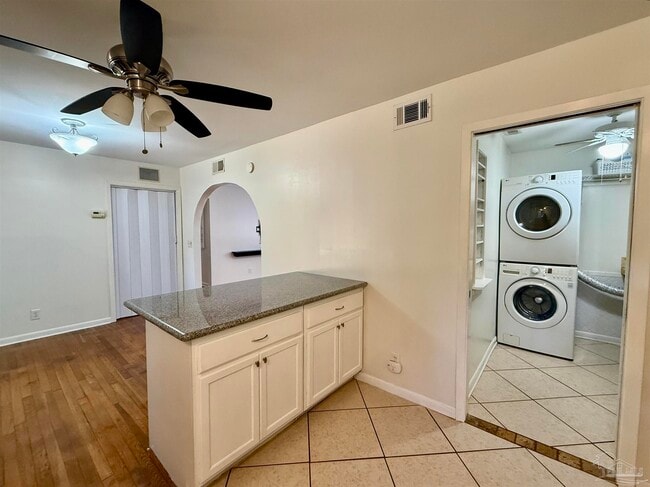Building Photo - 5071 Springhill Dr