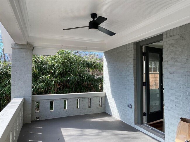 Building Photo - 997 Woodbourne Dr SW