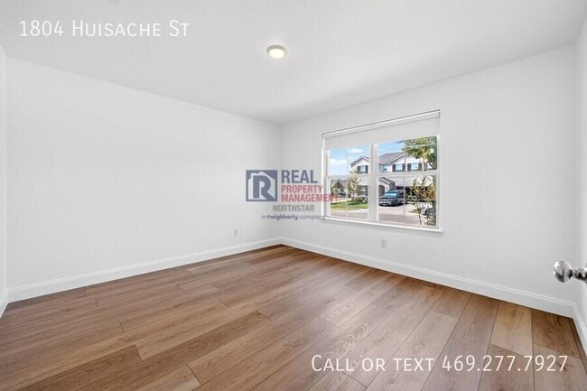 Building Photo - 1804 Huisache St