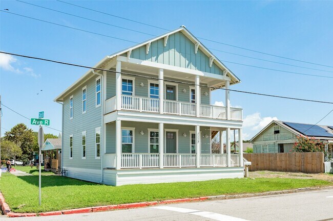 Building Photo - 3228 Avenue R
