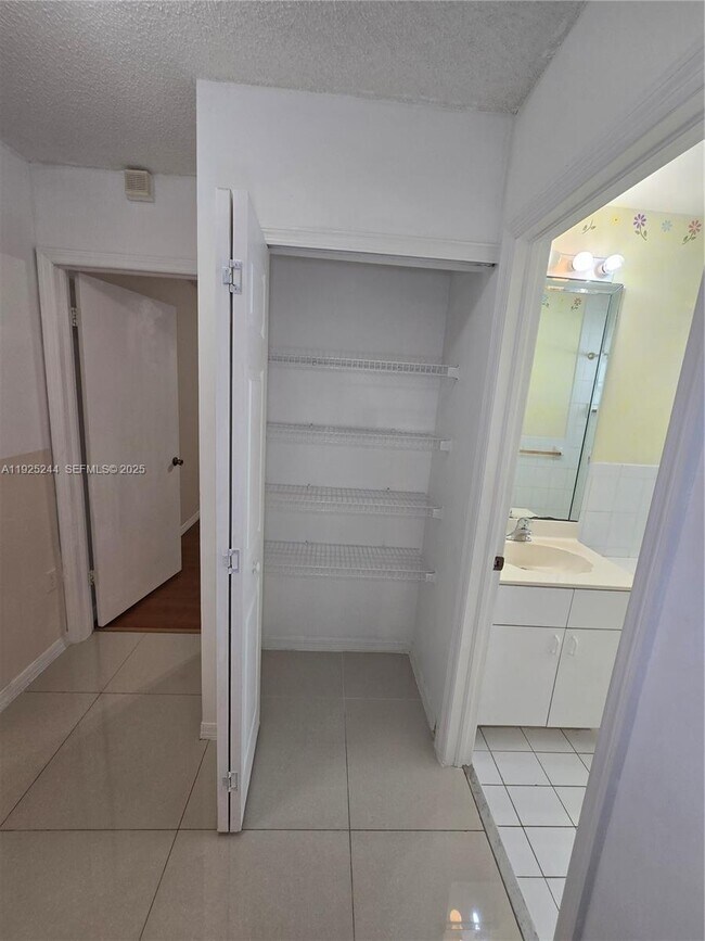 Building Photo - 894 NW 134th Pl