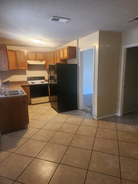 Kitchen/dining - 2105 Langley Ave
