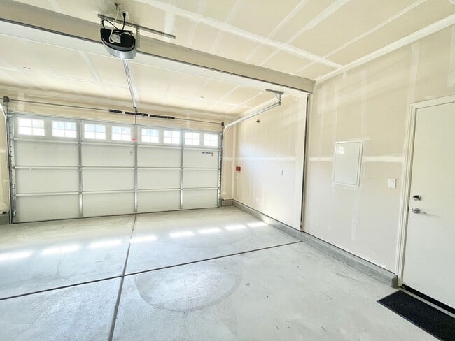 Building Photo - Beautiful 4 Bed 3 Bath Home in W Section Rohnert Park- $3,800 per month!