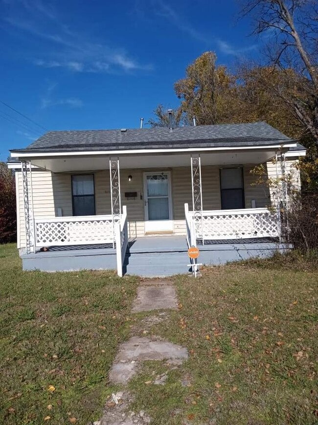 Building Photo - 815 SW H Ave