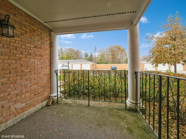 Building Photo - 550 Shorely Dr