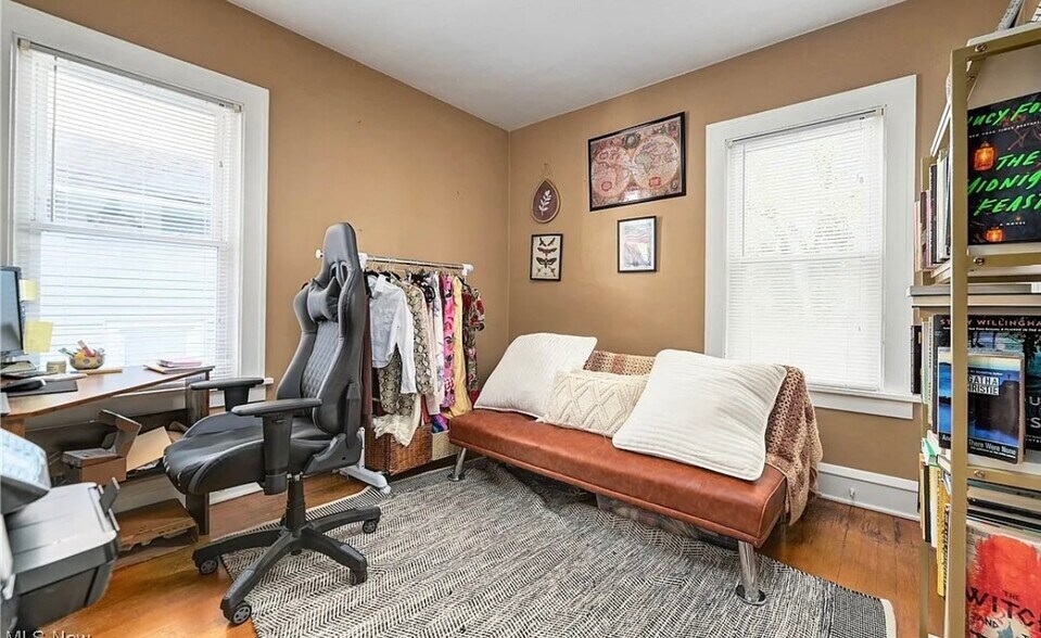 Building Photo - 14926 Delaware Ave