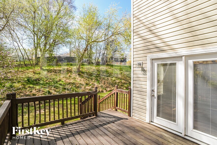 Building Photo - 811 Willow Ln