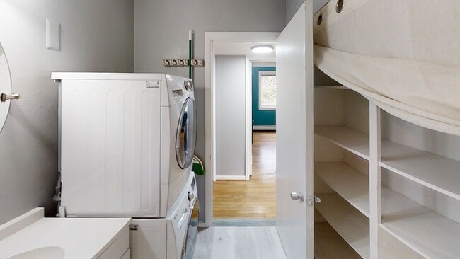 Building Photo - 1253 Island Dr