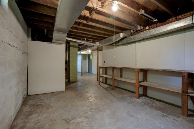 Building Photo - Single Family Home - Menomonie