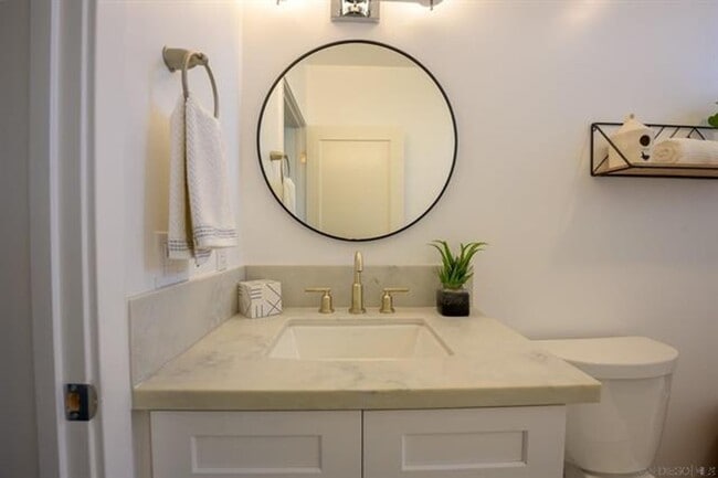 Building Photo - 2 bedrooms 2 baths in Escondido over at the GRAND VIEW APARTMENTS