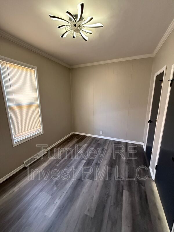 Building Photo - 17842 Park Ave