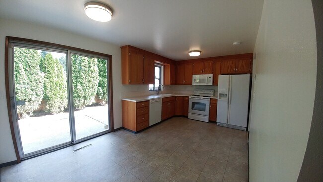 Building Photo - Newly Renovated 3 Bedroom Rambler w/ bonus room!!