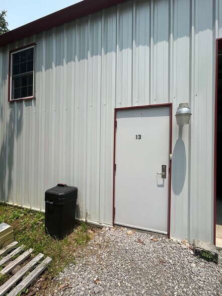 Outside Entry - 13 Mountain Meadows Rd