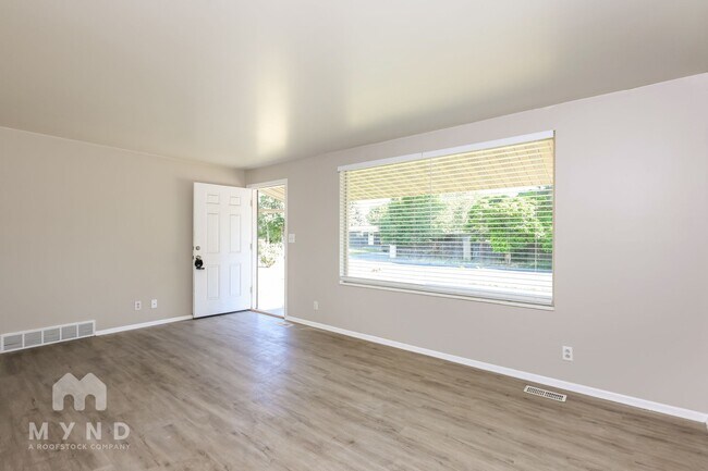 Building Photo - 180 Millerberg Dr