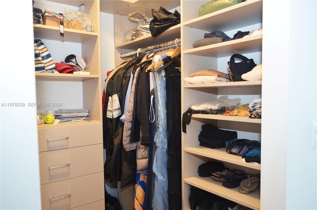 Building Photo - 251 Crandon Blvd