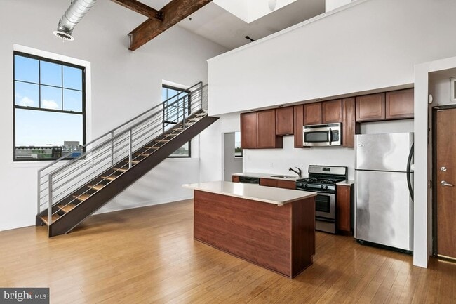 Building Photo - 1637 Poplar Street Unit S4