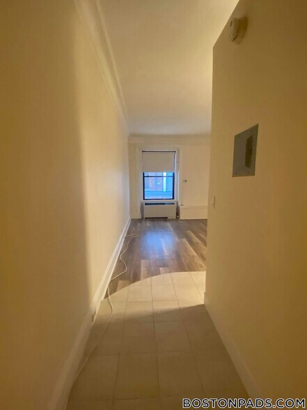 Building Photo - 62 Boylston St