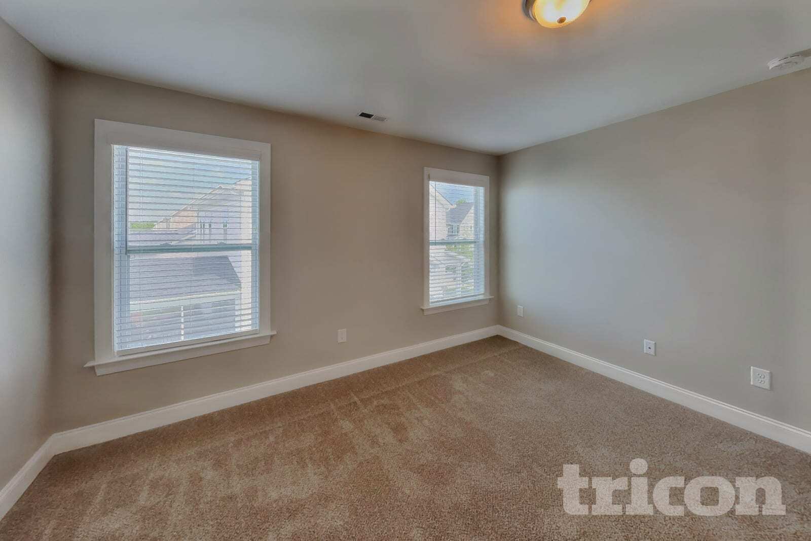 Building Photo - 834 Lakemont Dr