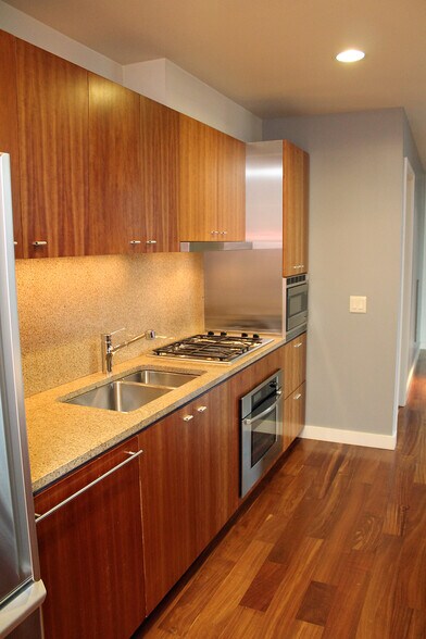 Building Photo - 841 S Gaines St