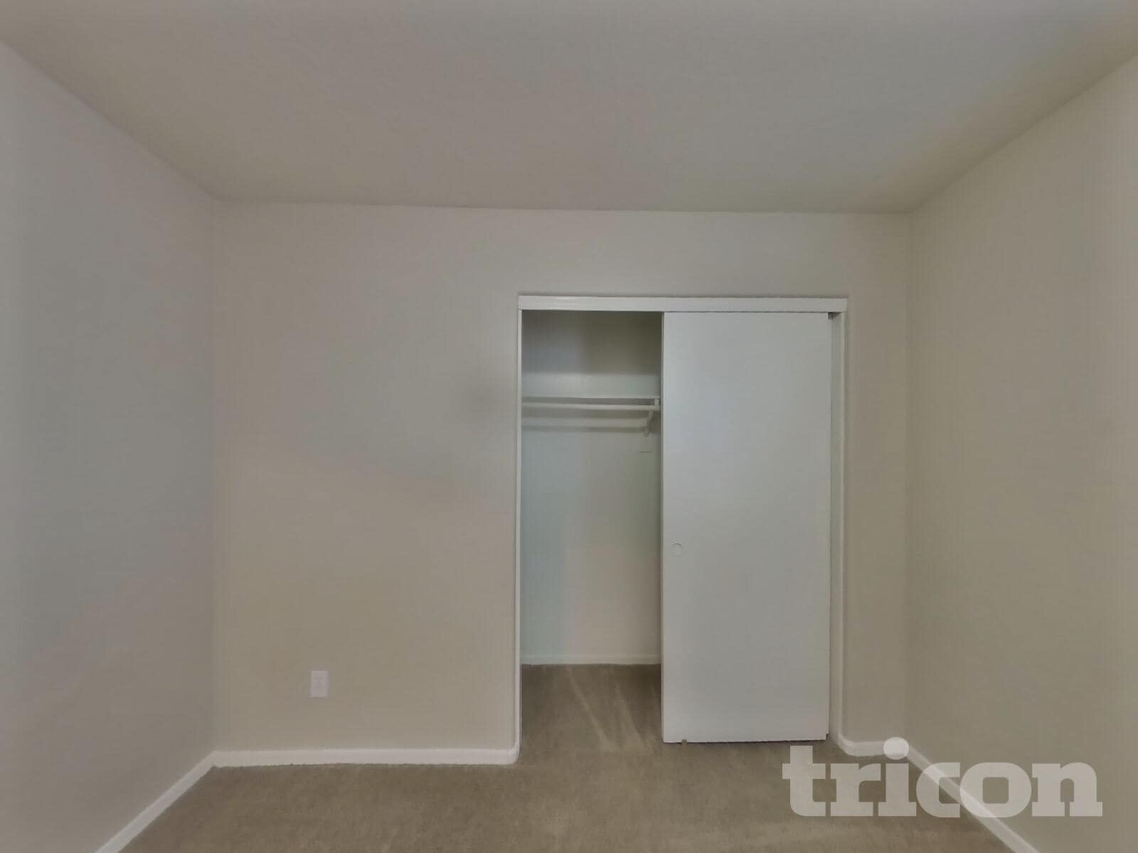 Building Photo - 4005 E La Salle St