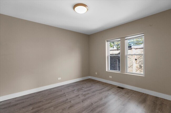 Building Photo - 5731 N Washtenaw Ave