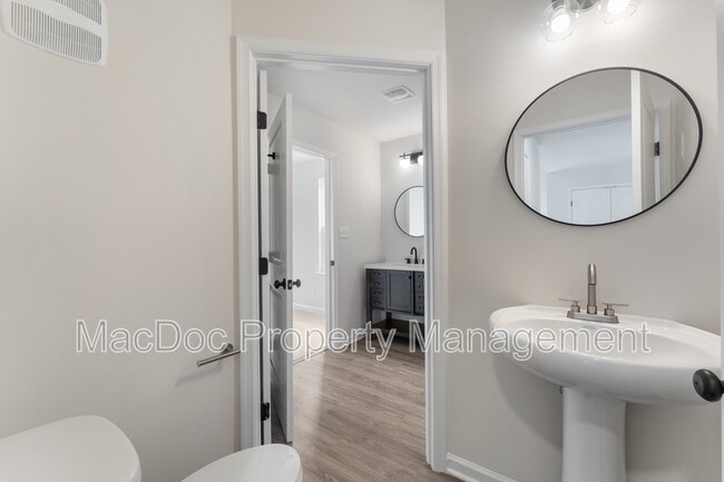 Building Photo - 105 Hillcrest Dr