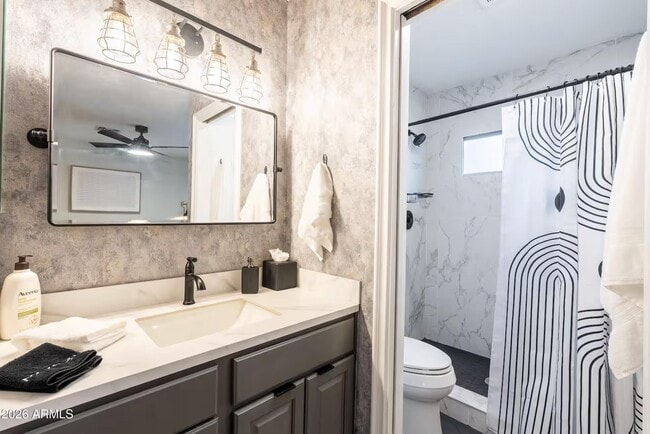 Building Photo - 2506 E Aster Dr