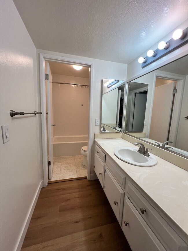 Building Photo - Huntington Beach 1 bed 1 bath Now Available