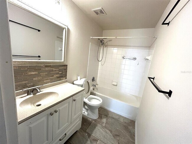 Building Photo - 2015 Erving Cir