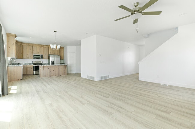 Building Photo - 4728 E Lake Corner Dr