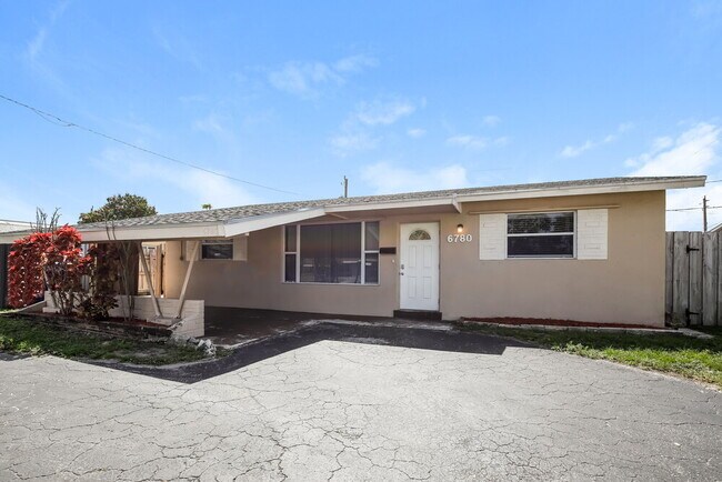 Building Photo - 6780 Pershing St
