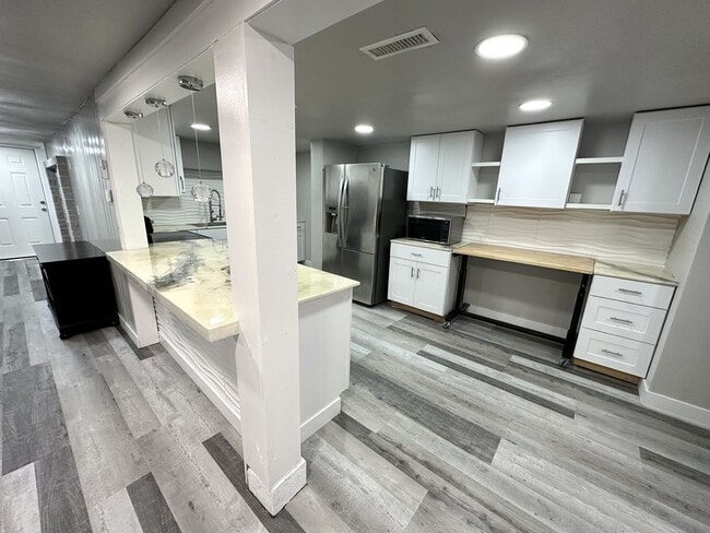 Building Photo - 1st Rent Month Free!! Stunning Partially F...