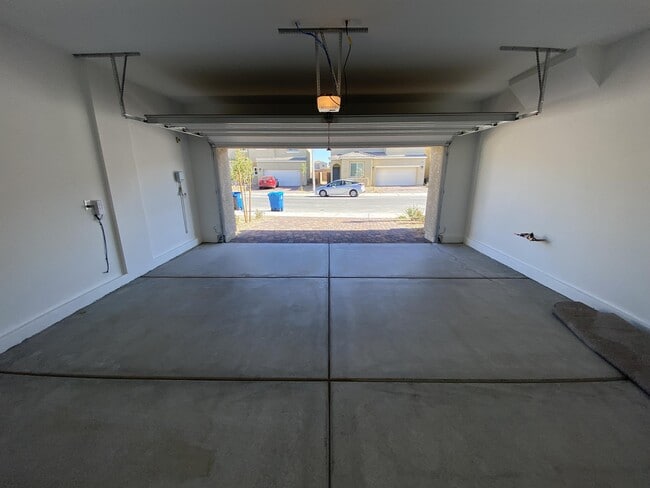 Building Photo - 2212 Stone Well Rd